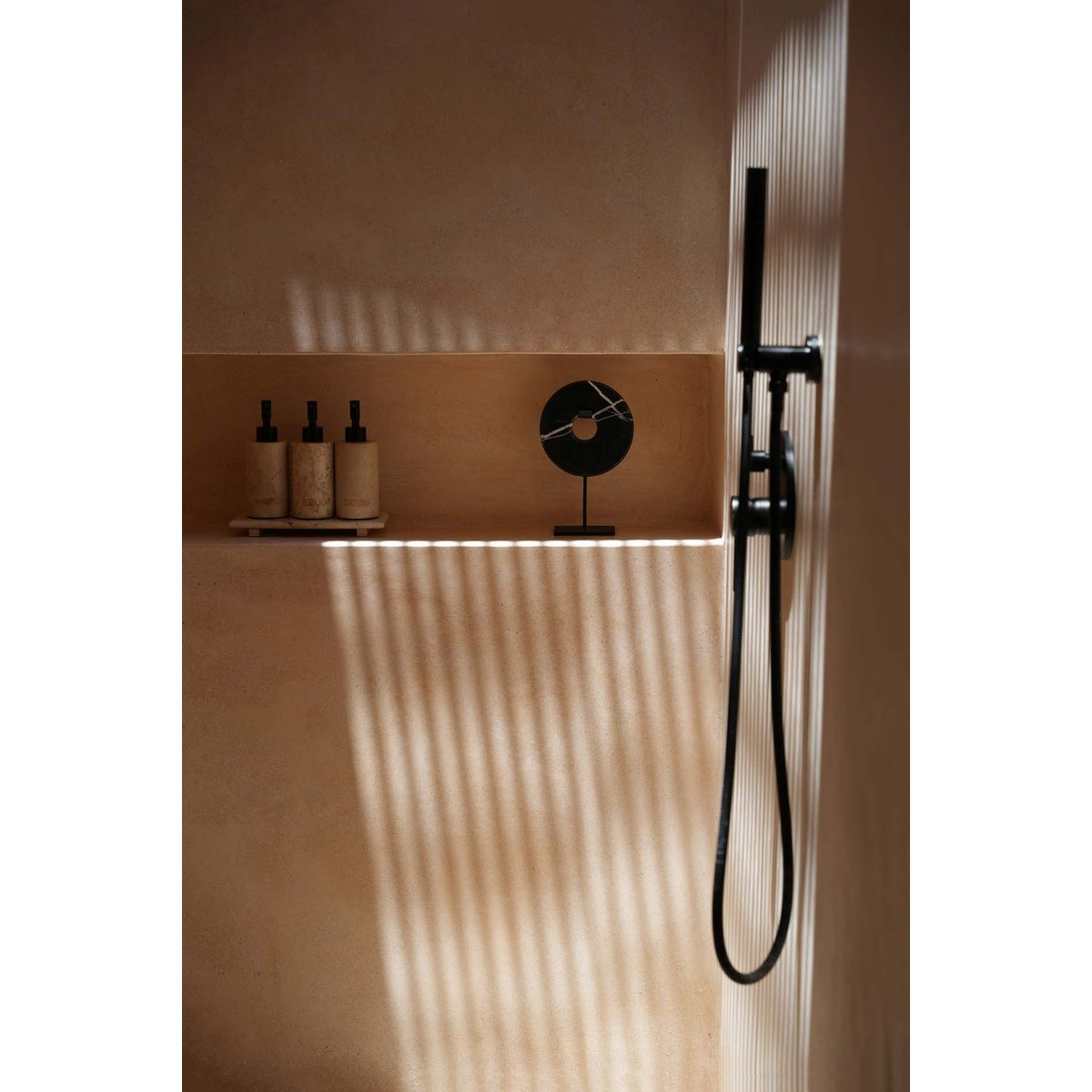 The Marble Disc on Stand - Zwart - M – Bazar Bizar Living (foto 3 van 4)