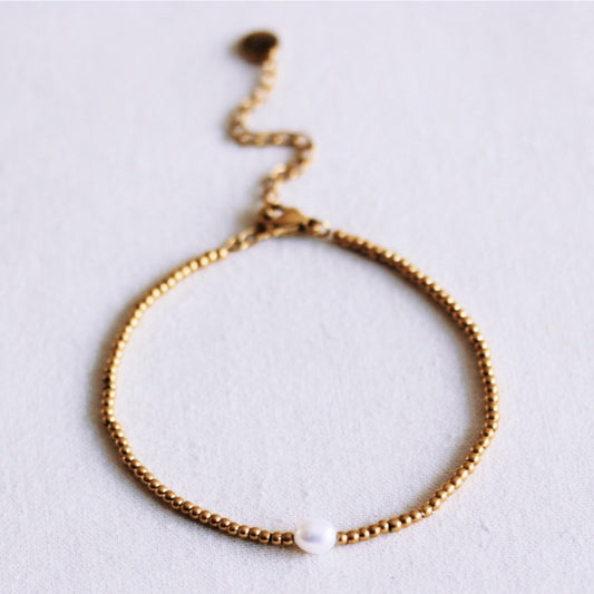 Beaded bracelet with a pearl