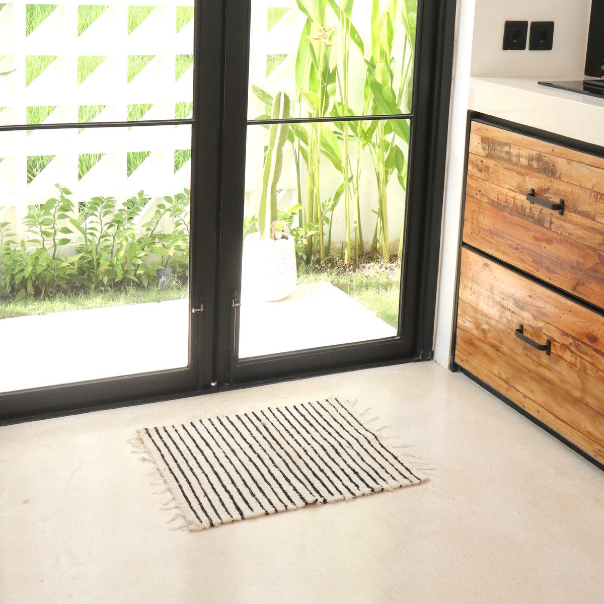 Klein katoenen vloerkleed – gestreept loper – boho vloerkleed zwart wit – zachte bedmat – handgeweven rechthoekig vloerkleed 70x50 cm UNTUK – Soeji (foto 4 van 9)