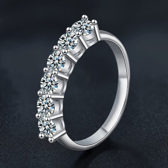 LanLivia Sparkling Moissanite Ring