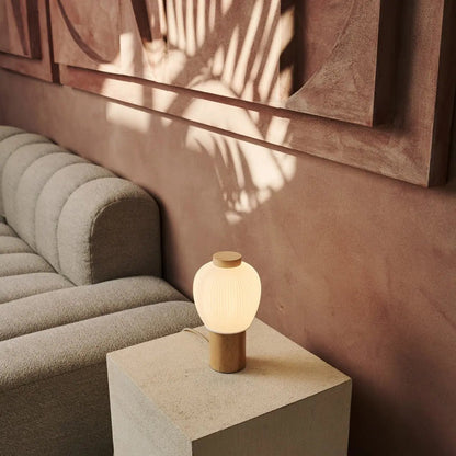 Lot lichtbruine houten lamp
