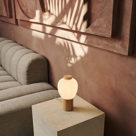 Lot lichtbruine houten lamp