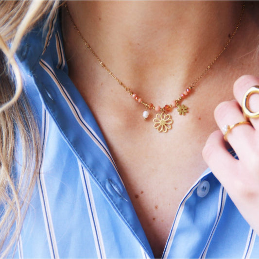 Fijne bedelketting met facetten, bloem en parels - naakt