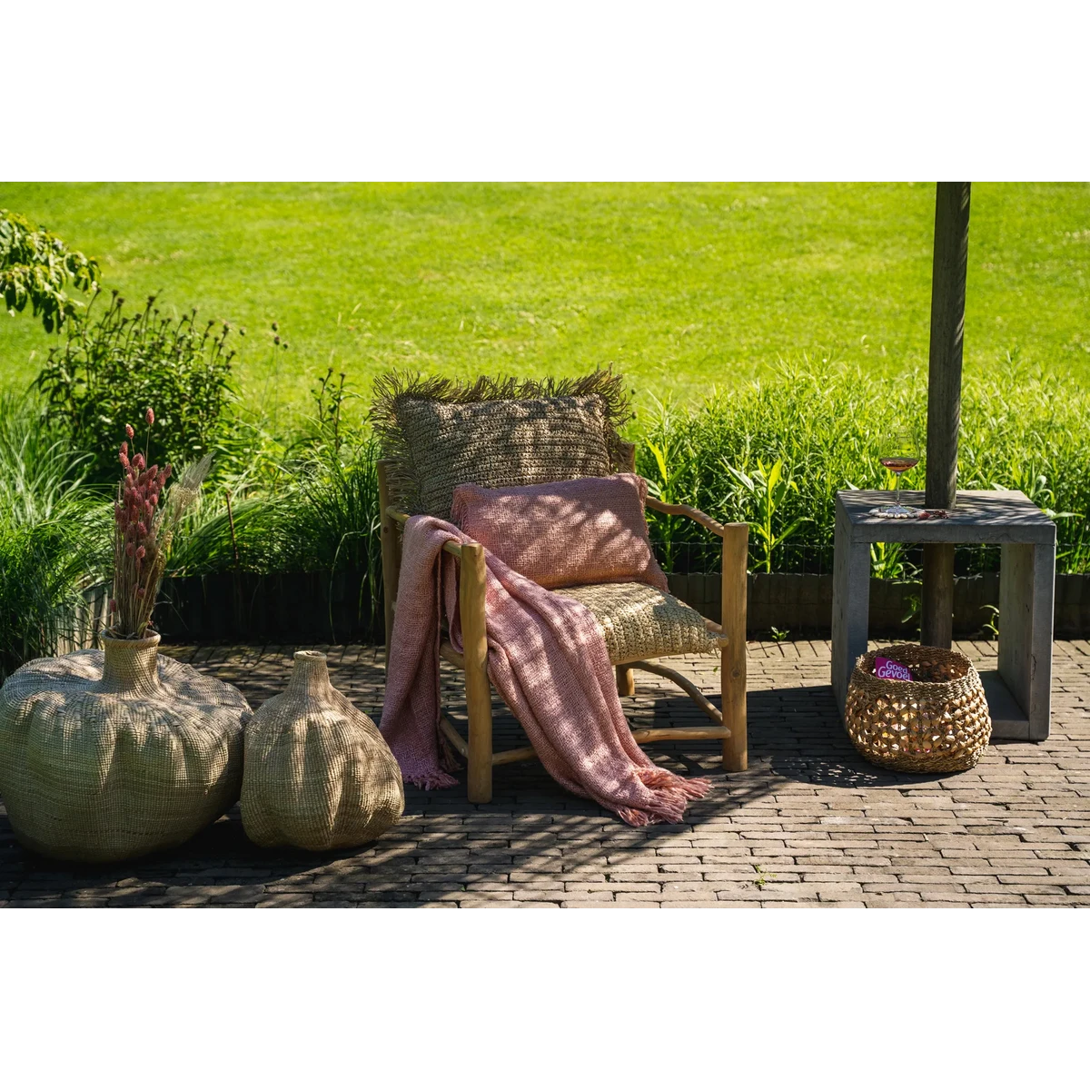 The Oh My Gee Kussenhoes - Zalmroze - 30x50 – Bazar Bizar Living (foto 6 van 8)