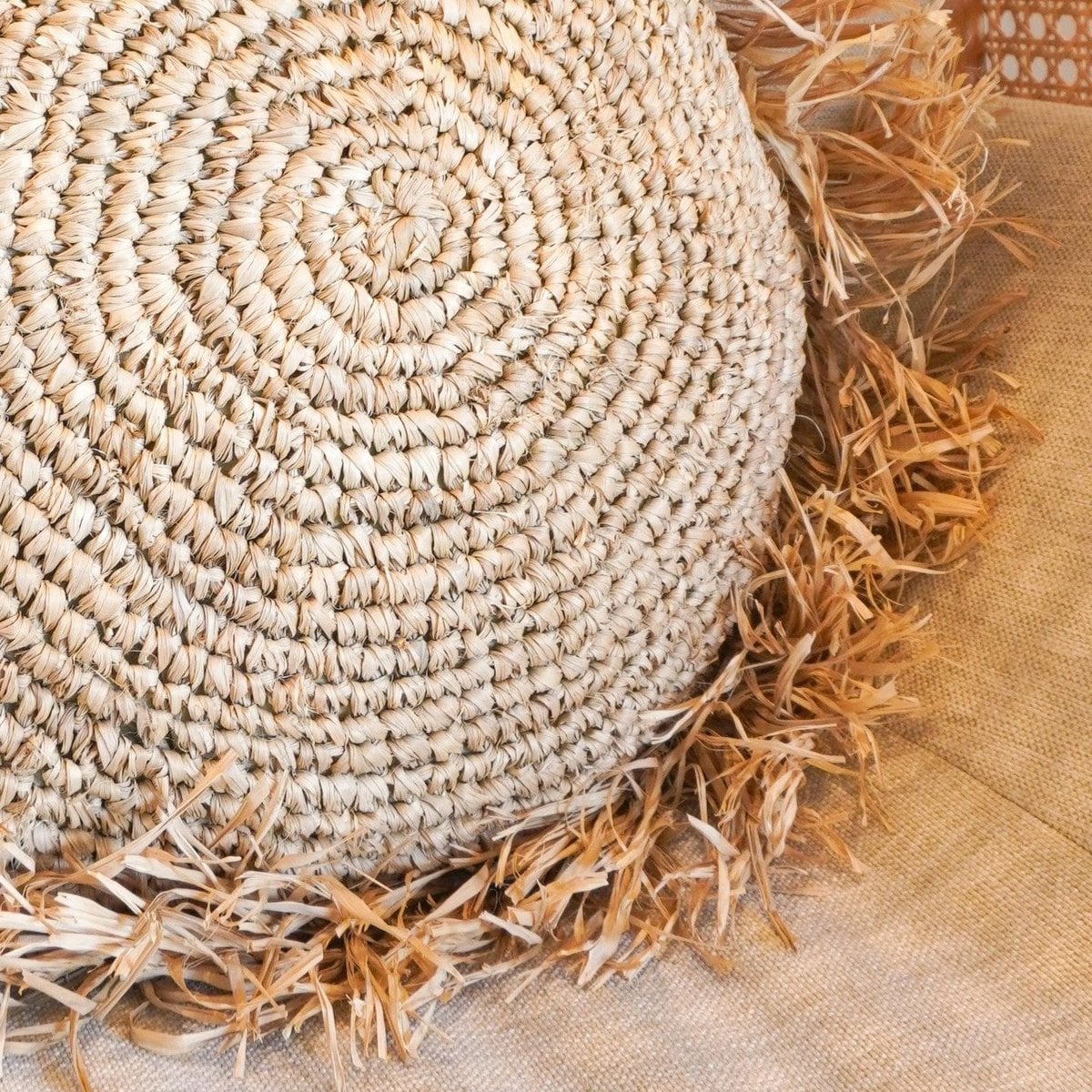 Rond Boho Kussen met Franjes Decoratief Kussen Ø40/50 cm Sierkussen van Raffia Bankkussen met Vulling TARAKAN beige – Soeji (foto 5 van 5)