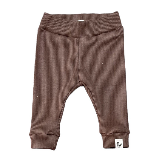 Newborn broekje rib jersey – mocha