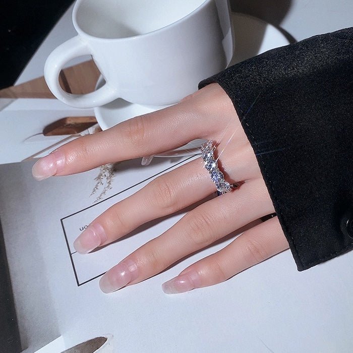 LanLivia Sparkling Moissanite Ring