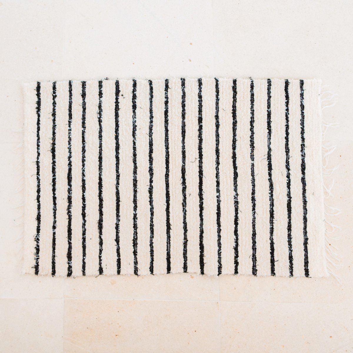 Klein katoenen vloerkleed – gestreept loper – boho vloerkleed zwart wit – zachte bedmat – handgeweven rechthoekig vloerkleed 70x50 cm UNTUK – Soeji (foto 7 van 9)
