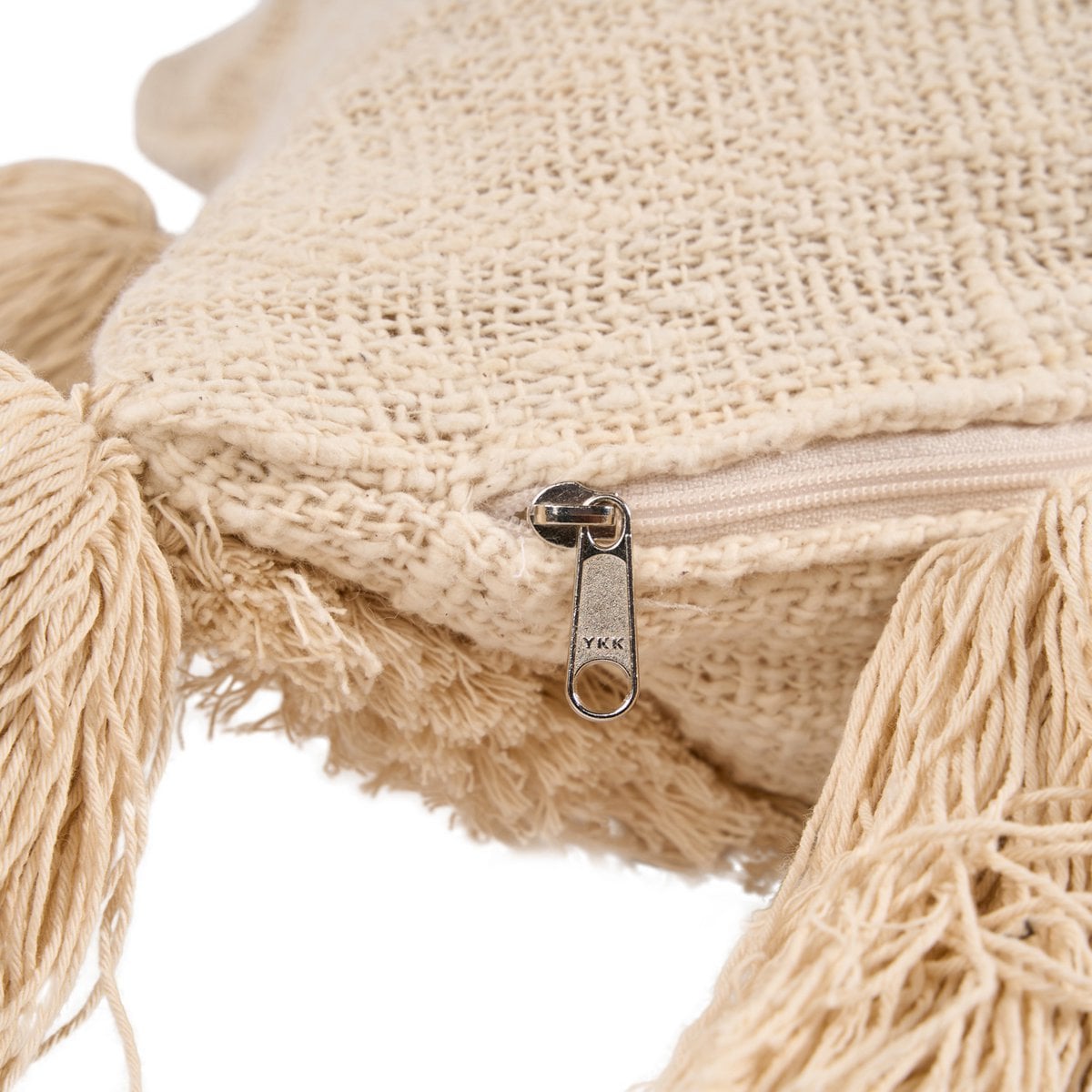 The Nomad Kussenhoes met kwastjes - Crème – Bazar Bizar Living (foto 7 van 9)