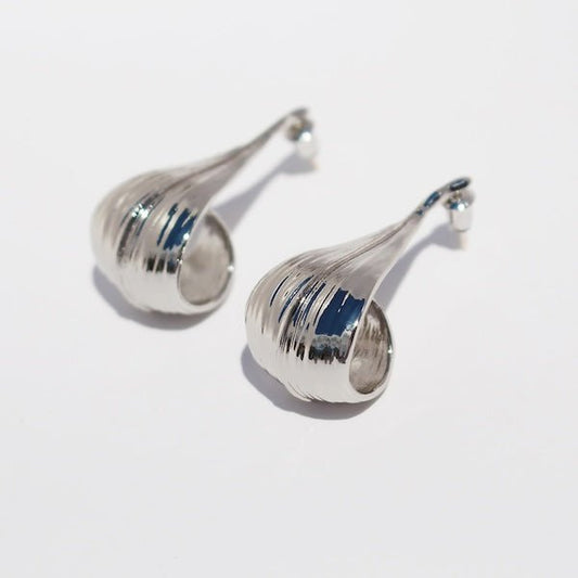 LanLivia Modern Leaf Earrings