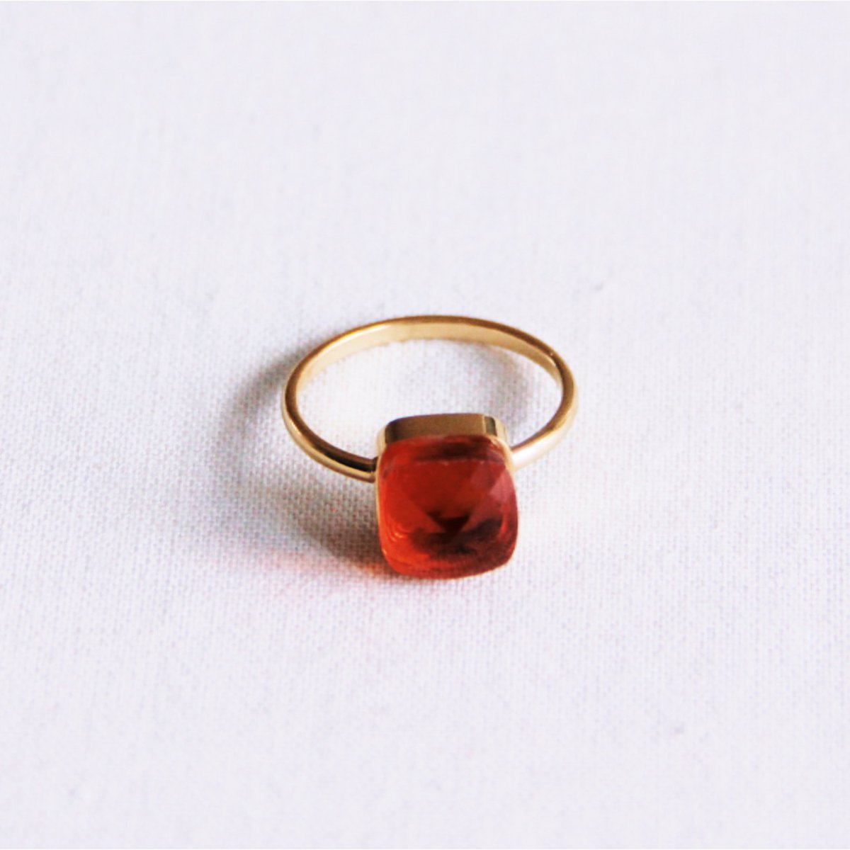 Ring met vierkante kristalsteen – Rood
