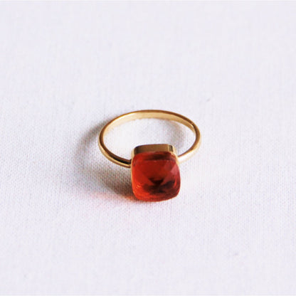Ring met vierkante kristalsteen – Rood